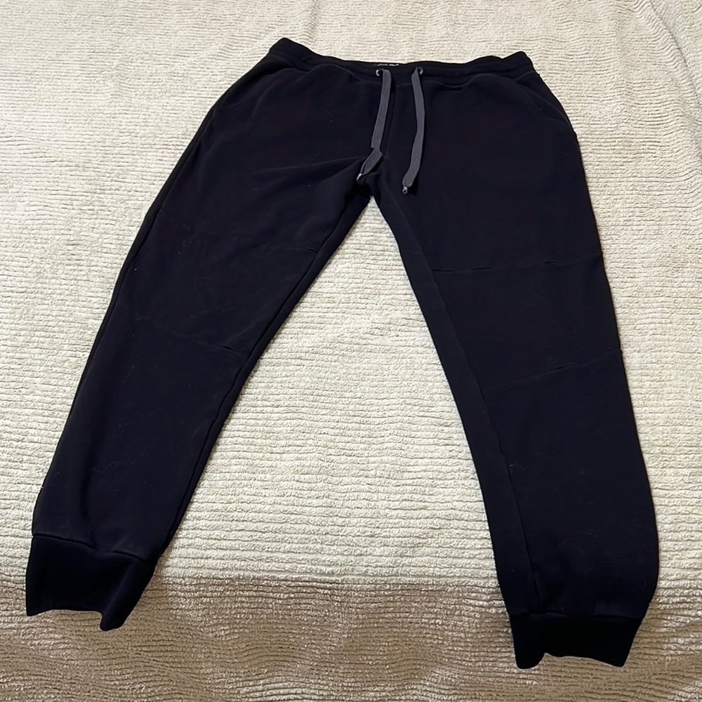 AE black joggers. Mens size L